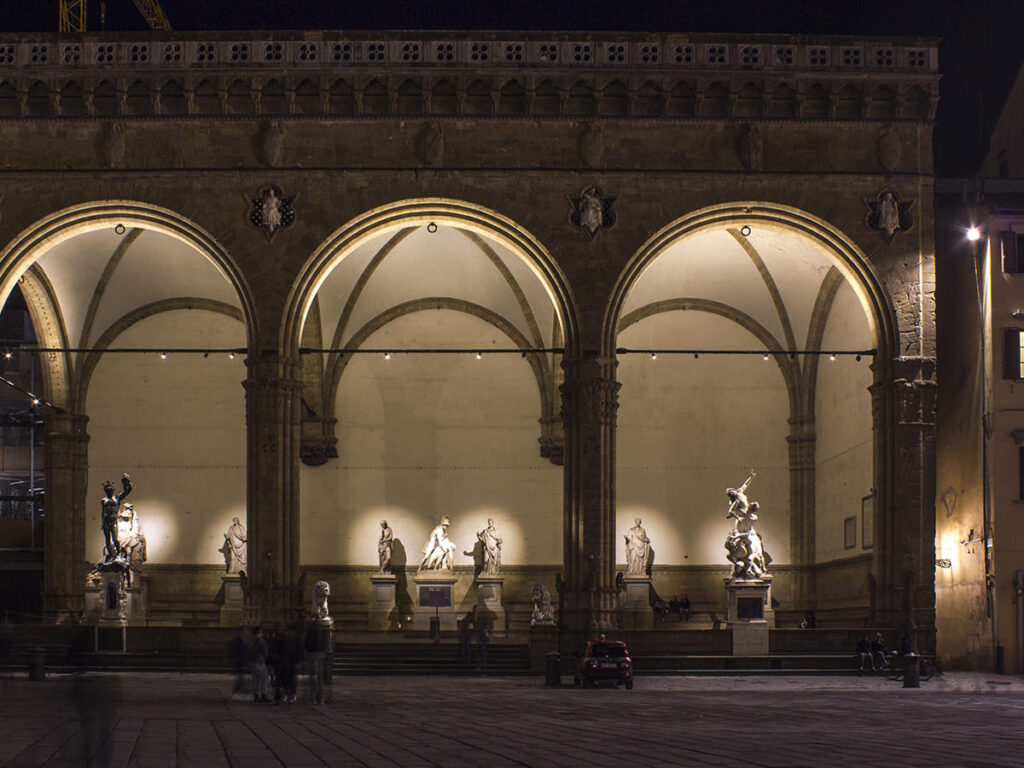 ITS__0002_Night view of Loggia dei Lanzi in Piazza della Signoria square in Florence