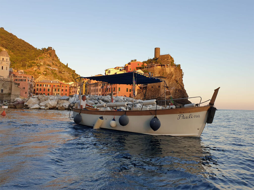 ITS__0003_Private boat Cinque Terre