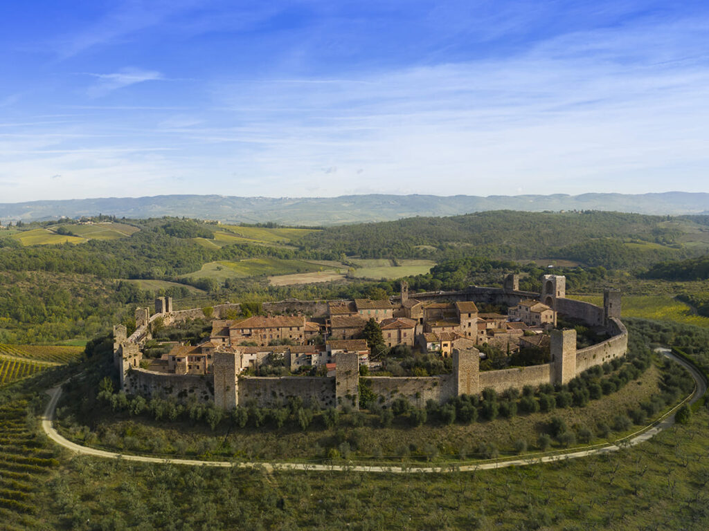 ITS__0011_aerial view of the medieval town of monteriggioni tuscany