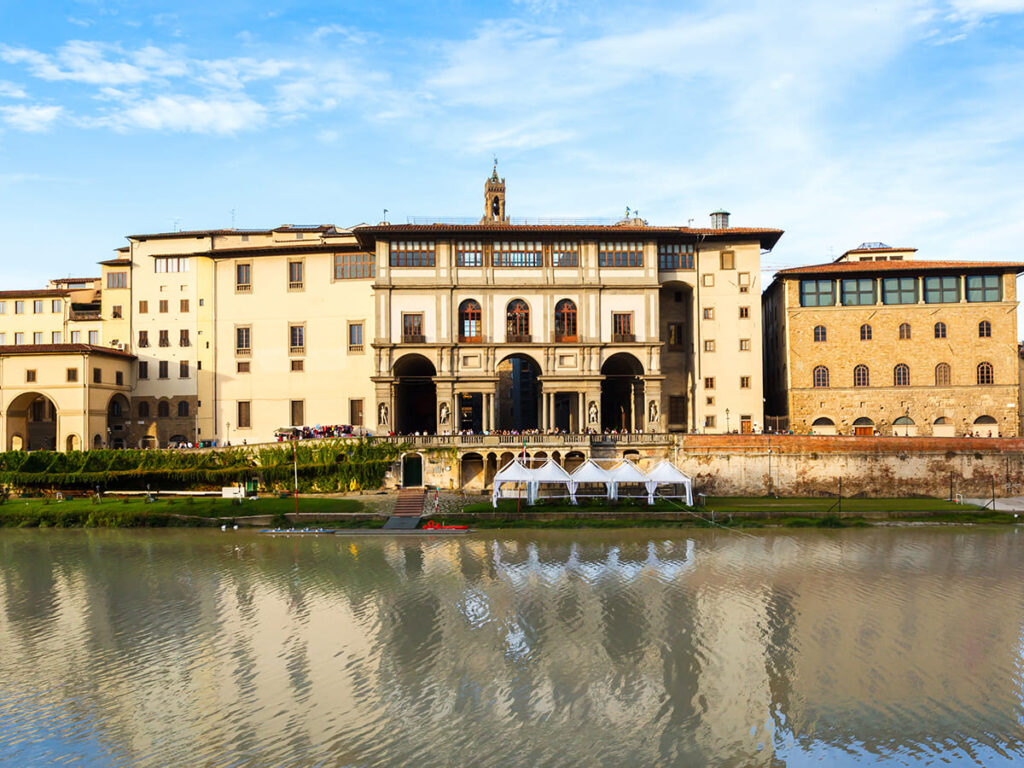 ITS__0000_The Uffizi Gallery and the corridor Vasariano