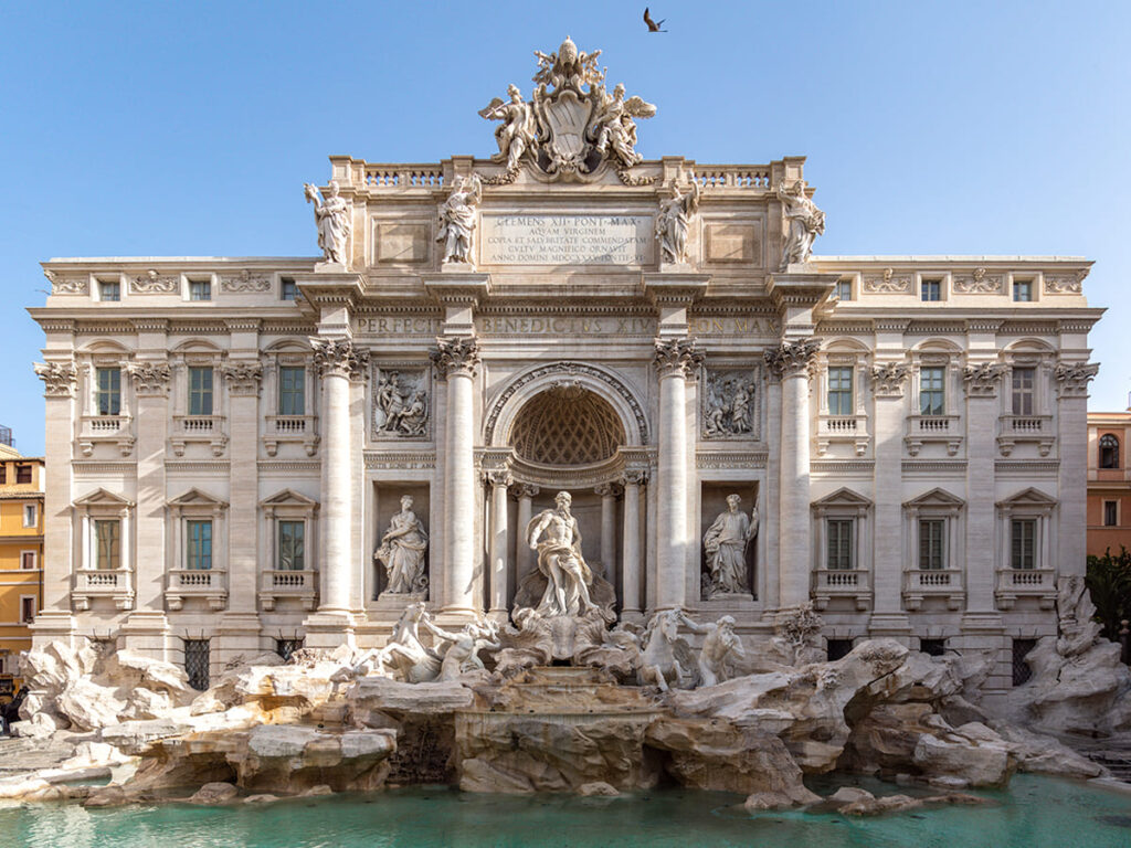 ITS__0000_Trevi Fountain early morning in Rome