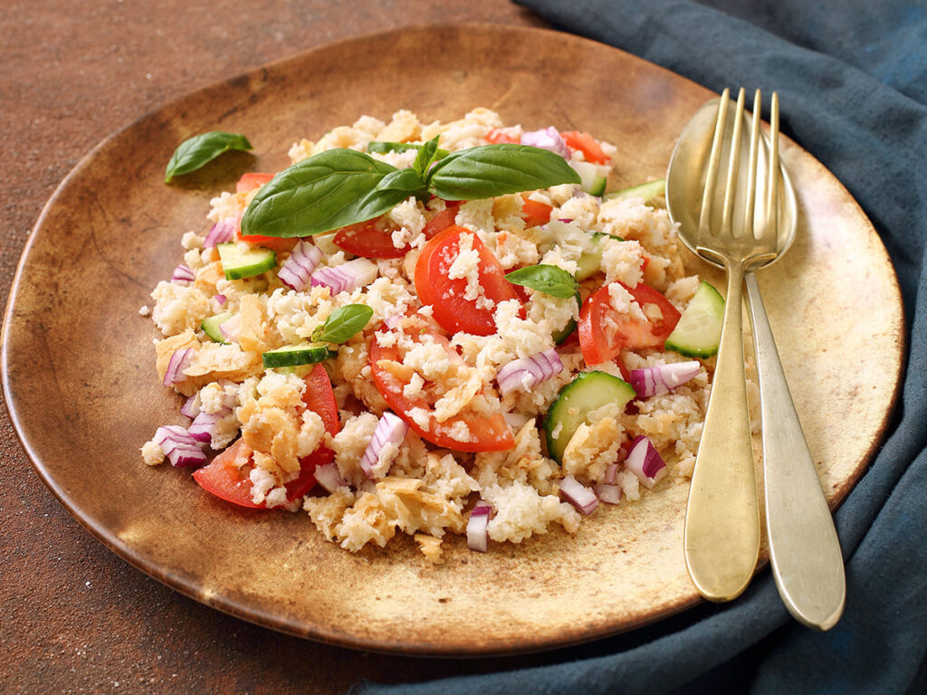 ITS__0002_panzanella insalata Toscana con pane e verdure