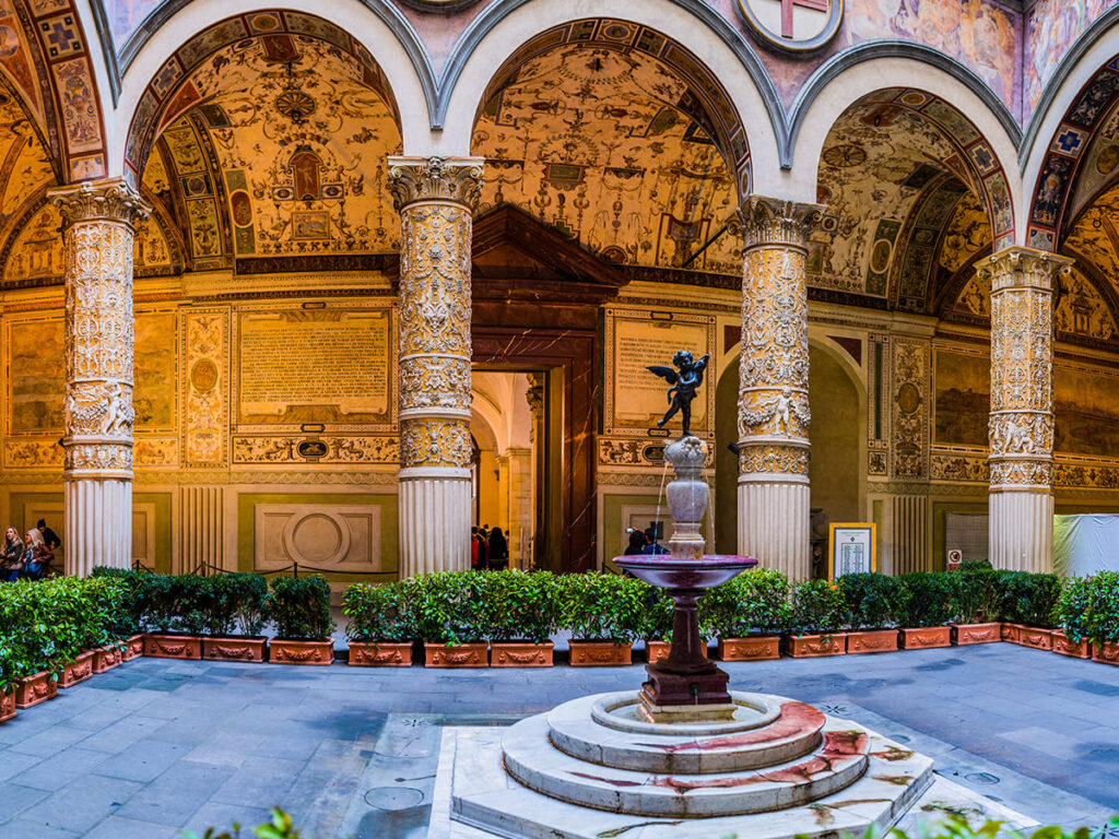 ITS__0008_courtyard with Putto in Palazzo Vecchio, Florence