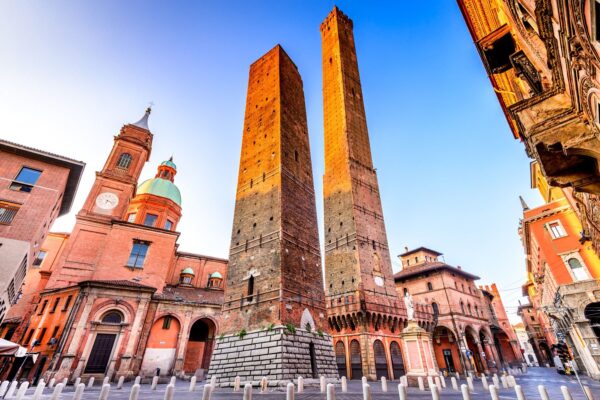 Bologna Torri Degli Asinelli — Culinary tour of Italy by Italy Travel Specialist