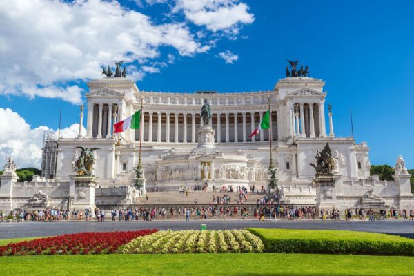 Piazza Venezia Roma — Central Italy journey by Italy Travel Specialist