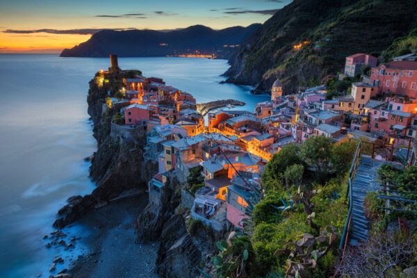 its-italy-in-a-glass-09-vernazza-cinque-terre-sunset