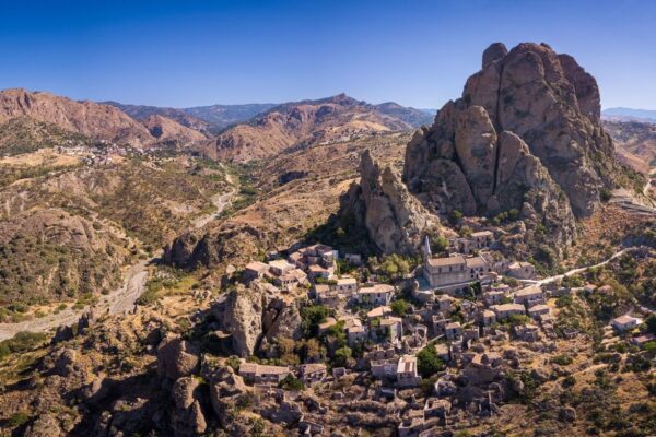 its-southern-italy-lifestyle-12-pentedattilo