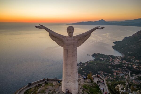 its-the-emerald-route-02-maratea-christ-the-redeemer-statue